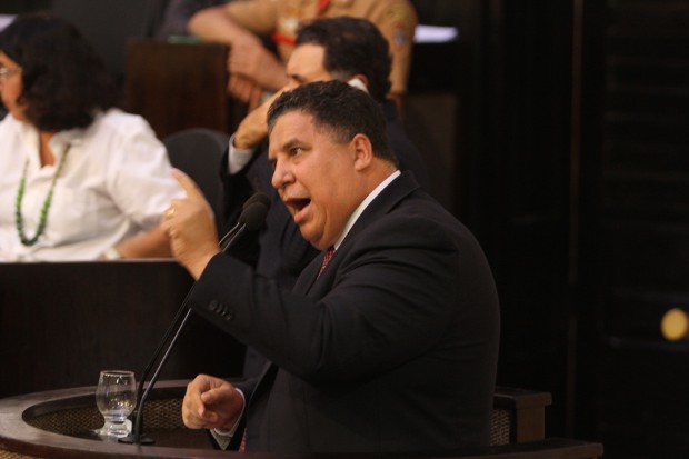 Deputados de Pernambuco querem punição criminal a participantes 19ª Parada LGBT de São Paulo