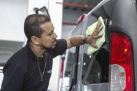 Legislação determina uso de água da chuva na lavagem de veículos