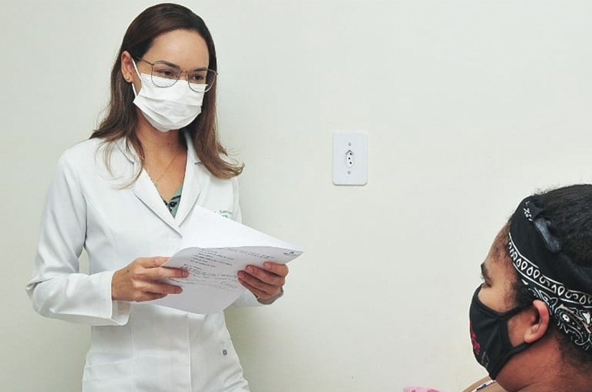 Projeto prevê aumento no salário mínimo de médicos e cirurgiões-dentistas